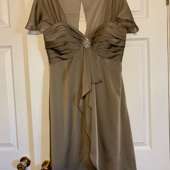 Dress - Picture 4 of 7